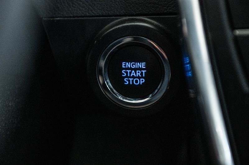 2015 Toyota Camry - Image 28