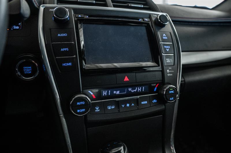 2015 Toyota Camry - Image 29