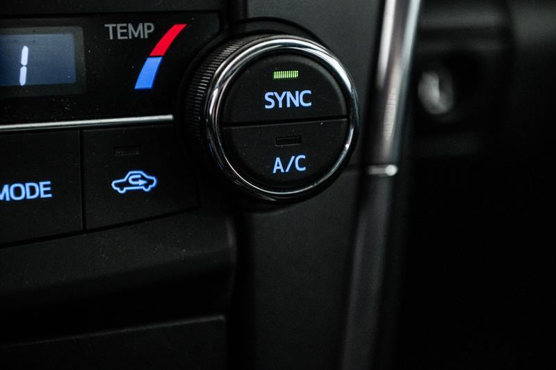 2015 Toyota Camry - Image 30