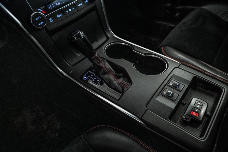 2015 Toyota Camry - Image 32