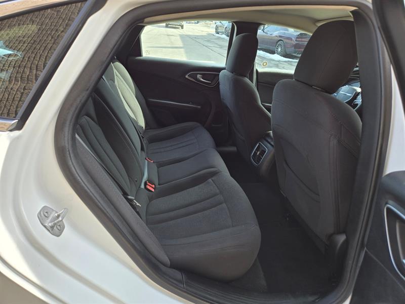 chrysler 200 2015 - 19