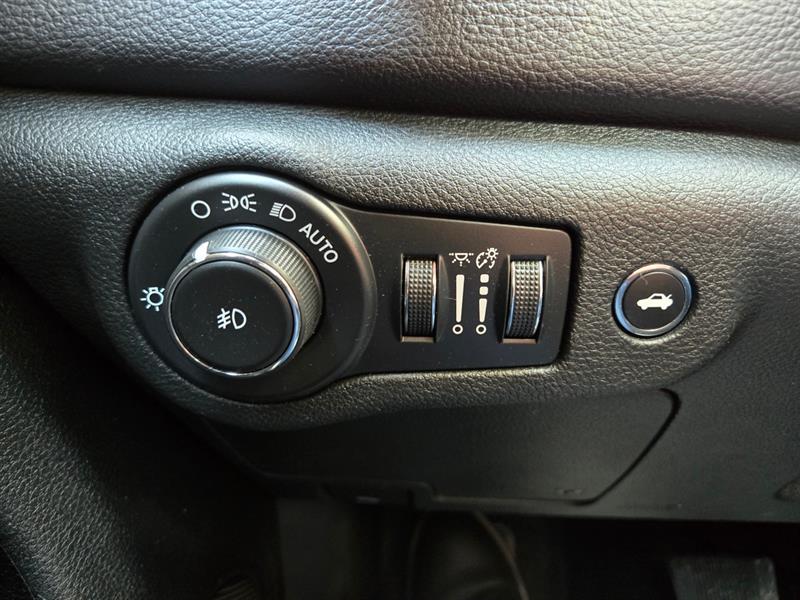 chrysler 200 2015 - 28