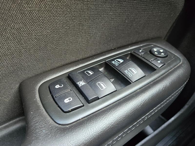 chrysler 200 2015 - 29