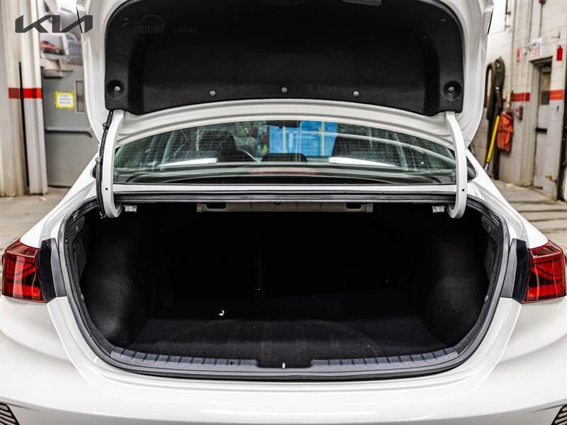 2024 Kia Forte - Image 23