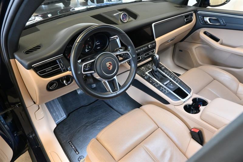 2020 Porsche Macan - Image 16