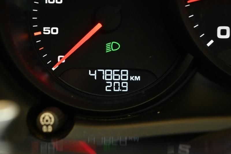 2020 Porsche Macan - Image 23