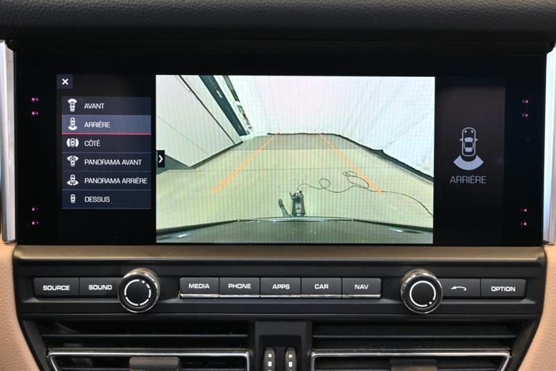 2020 Porsche Macan - Image 27