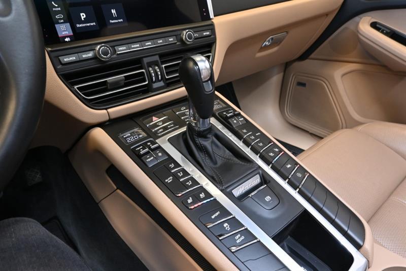 2020 Porsche Macan - Image 28