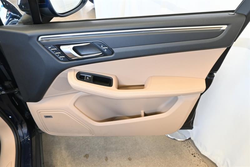 2020 Porsche Macan - Image 29