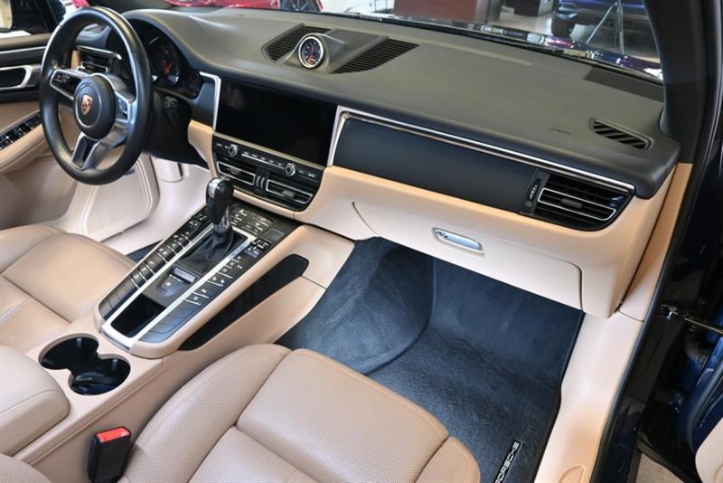 2020 Porsche Macan - Image 30