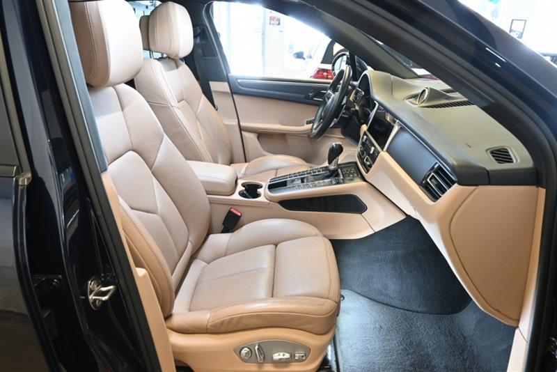 2020 Porsche Macan - Image 31