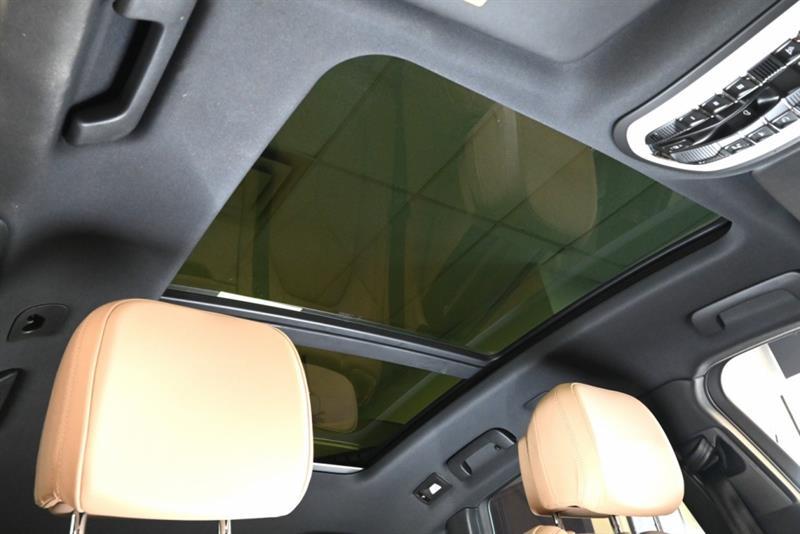 2020 Porsche Macan - Image 33