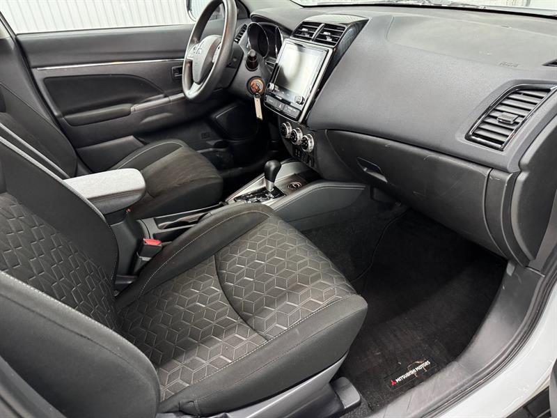 2022 Mitsubishi RVR - Image 21