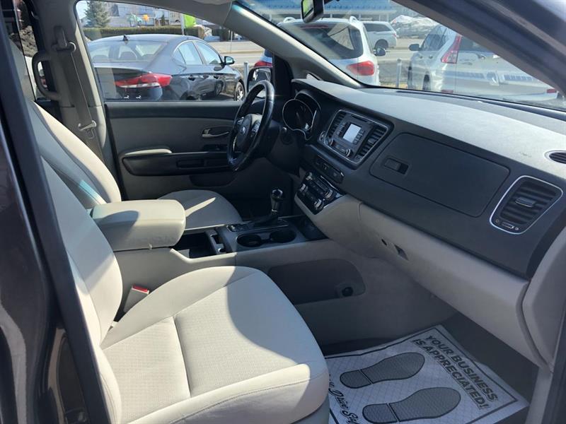 kia Sedona 2016 - 11