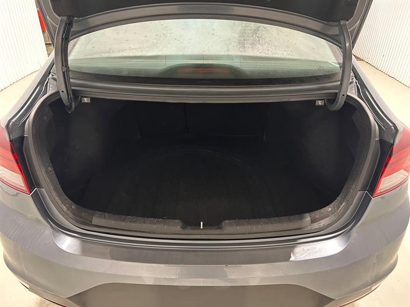 hyundai Elantra 2020 - 17