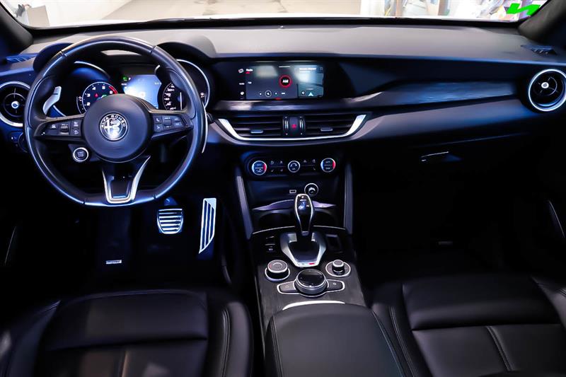 alfa romeo Stelvio 2022 - 14