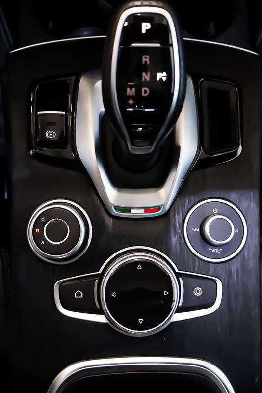 alfa romeo Stelvio 2022 - 27