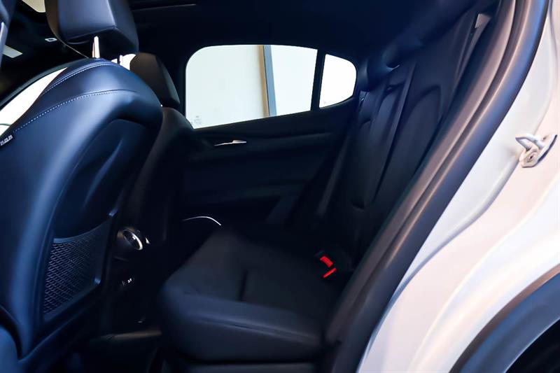 alfa romeo Stelvio 2022 - 31