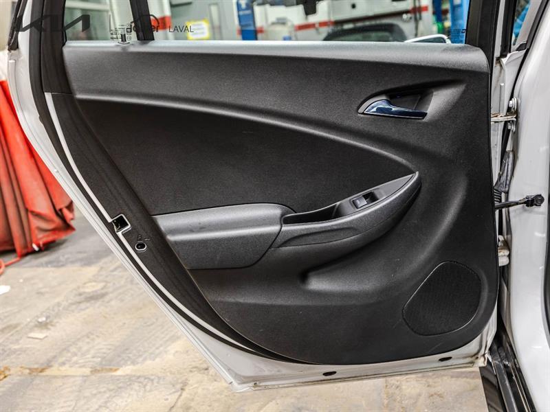 2017 Chevrolet Volt - Image 13