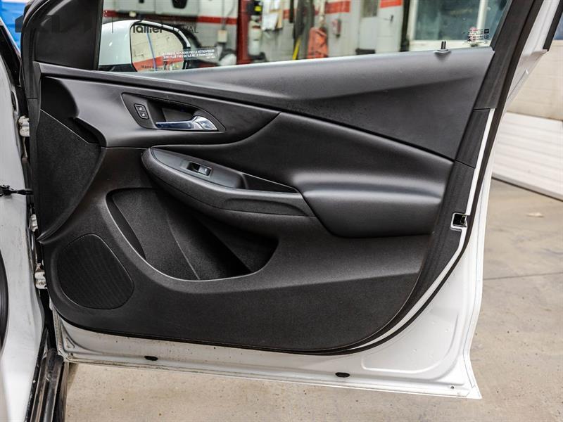 2017 Chevrolet Volt - Image 17