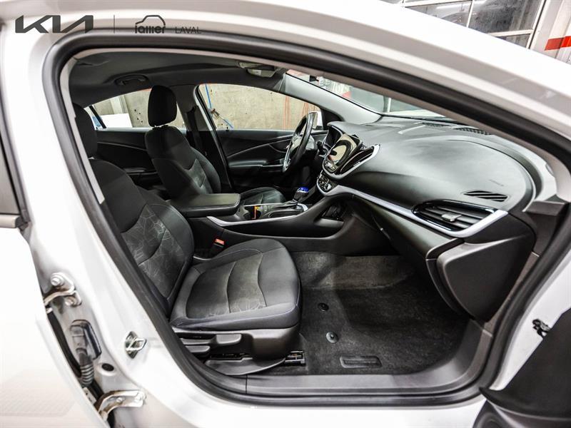 2017 Chevrolet Volt - Image 18