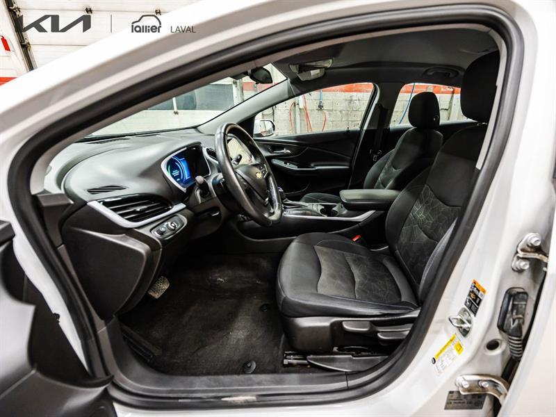 2017 Chevrolet Volt - Image 19