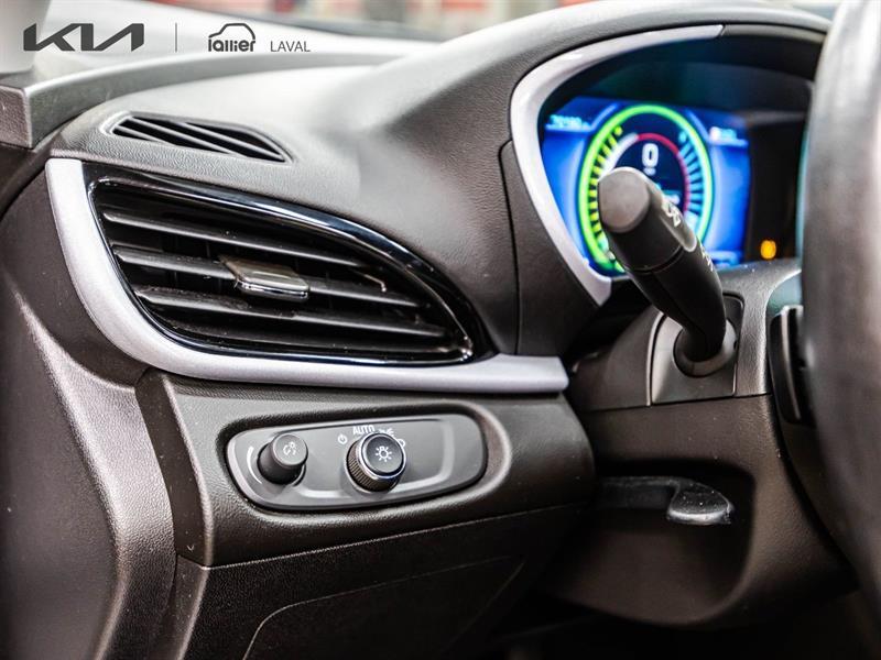 2017 Chevrolet Volt - Image 21