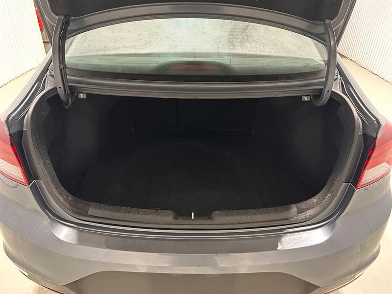 2020 Hyundai Elantra - Image 17