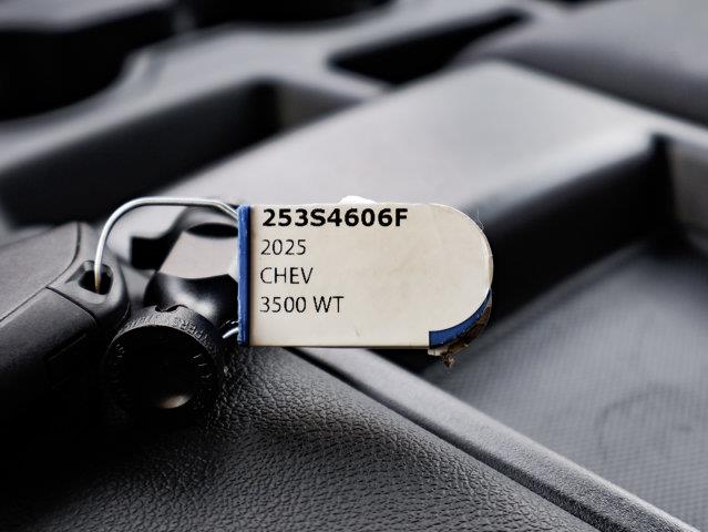 Chevrolet Silverado 3500HD 27