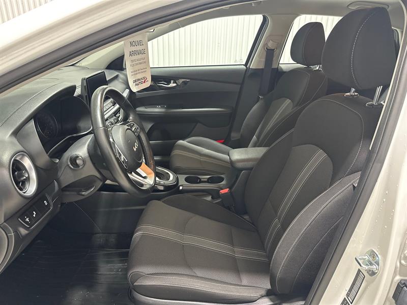 kia Forte 2022 - 13
