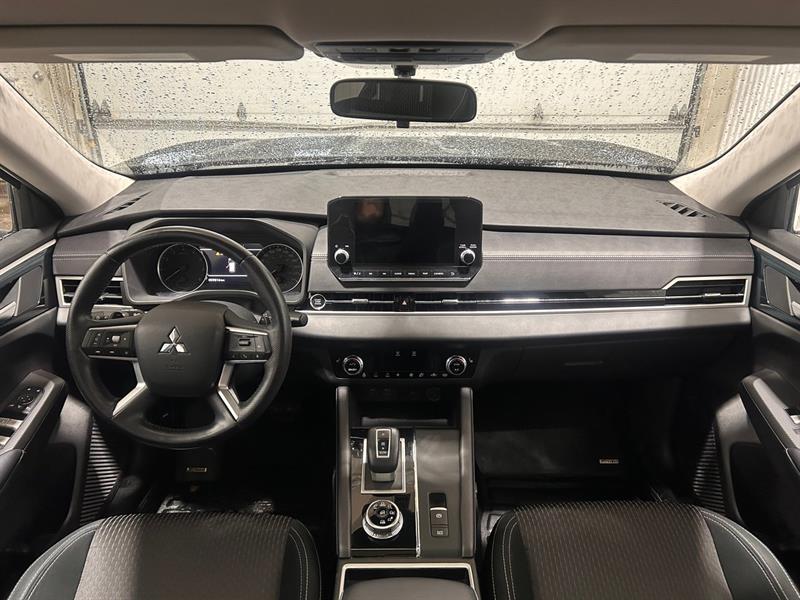 mitsubishi Outlander 2022 - 16