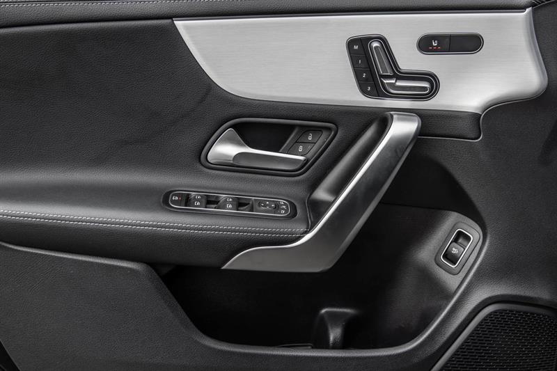 mercedes-benz CLA250 2023 - 18