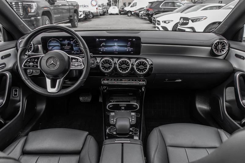 mercedes-benz CLA250 2023 - 38