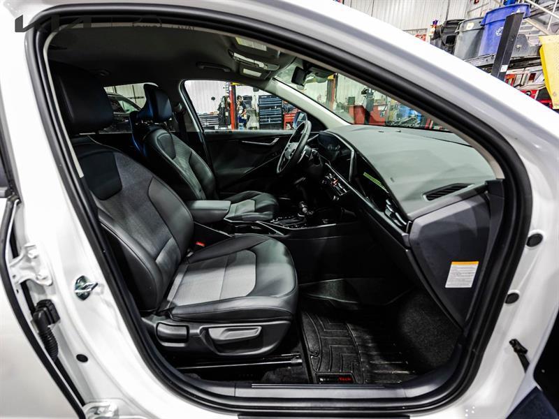 2025 Kia Niro - Image 17