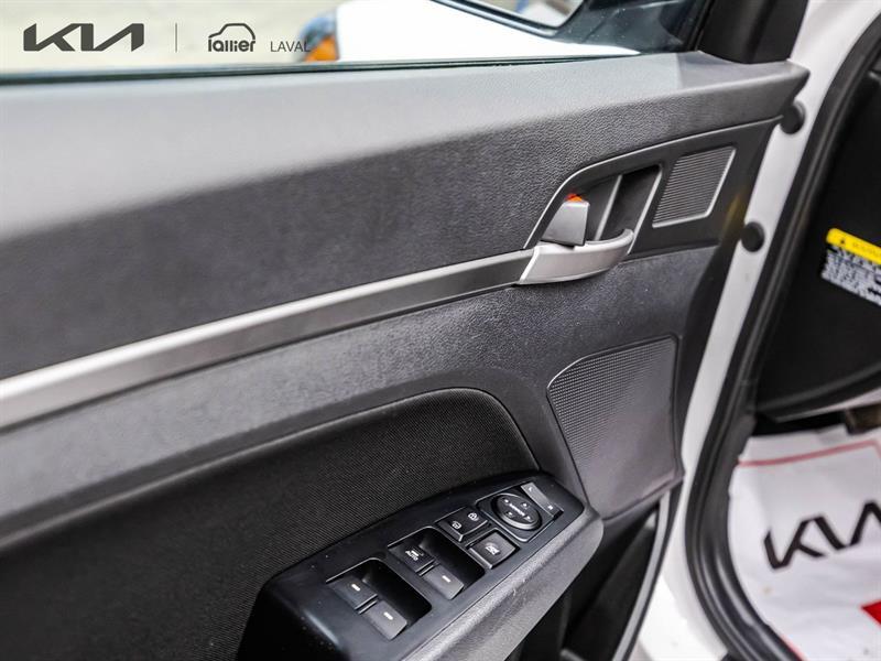 2018 Hyundai Elantra - Image 11