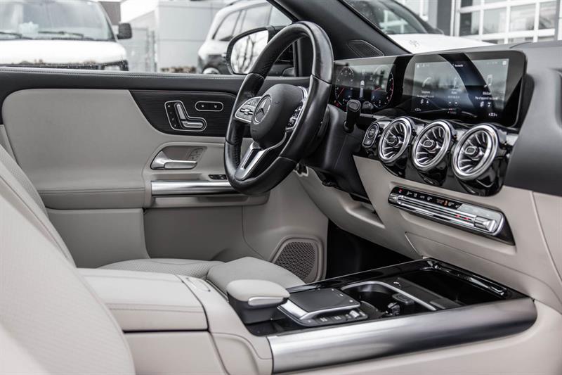 2022 Mercedes-Benz GLA - Image 40