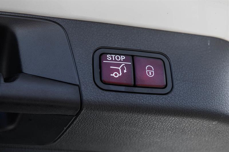 2025 Mercedes-Benz GLB - Image 20