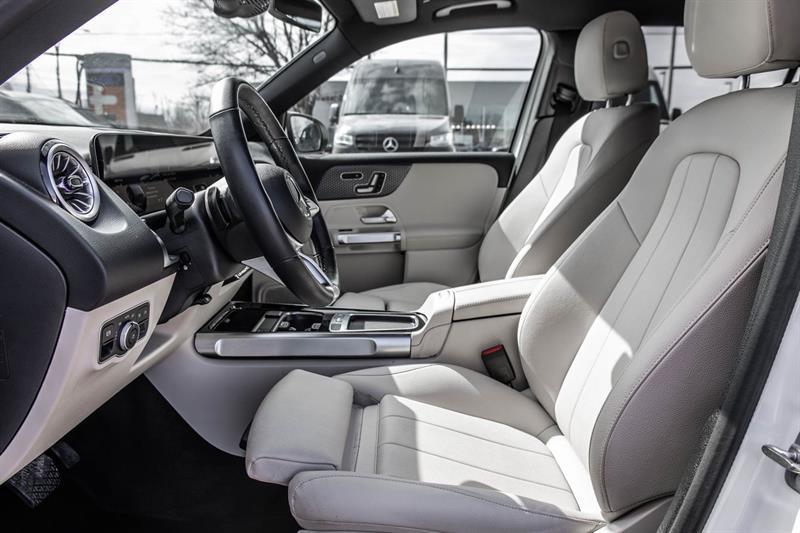 2025 Mercedes-Benz GLB - Image 23