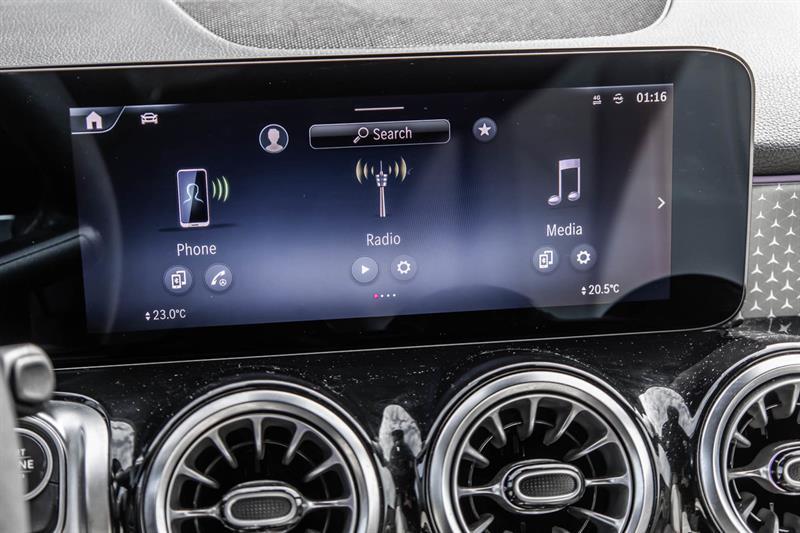 2025 Mercedes-Benz GLB - Image 32