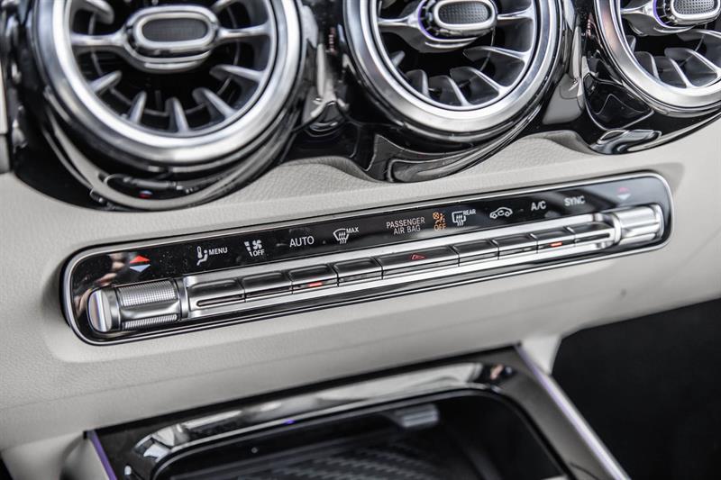 2025 Mercedes-Benz GLB - Image 33