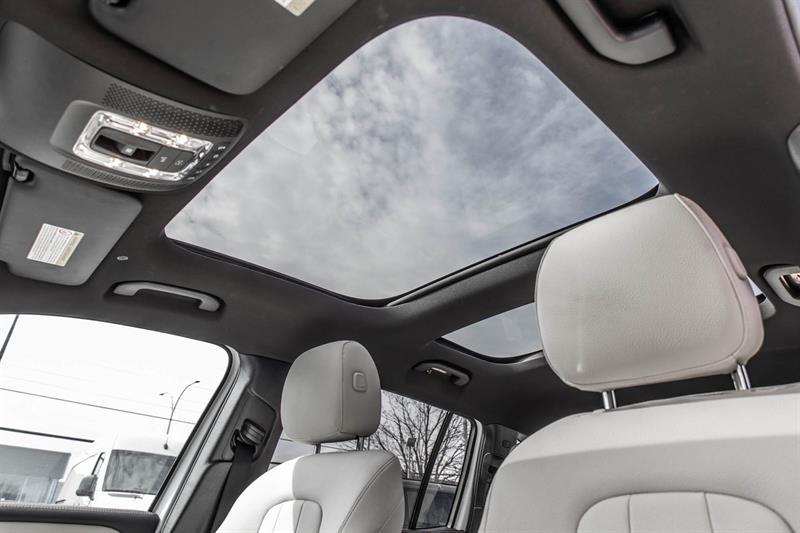 2025 Mercedes-Benz GLB - Image 38