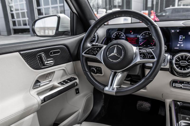 2025 Mercedes-Benz GLB - Image 41