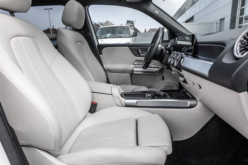 2025 Mercedes-Benz GLB - Image 43