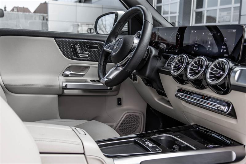 2025 Mercedes-Benz GLB - Image 44