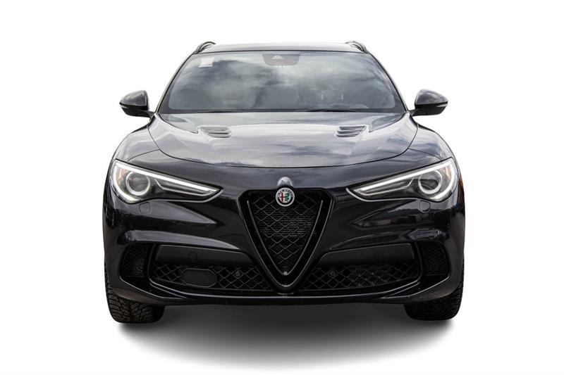 2022 Alfa Romeo Stelvio - Image 2