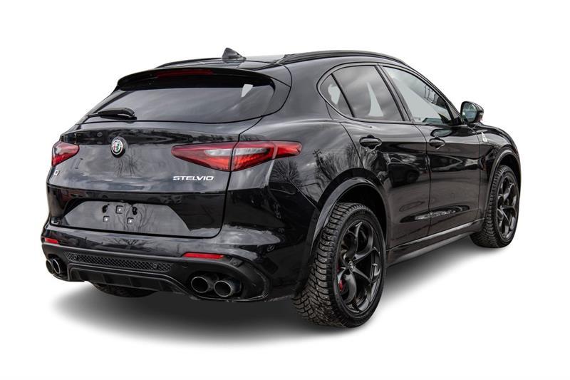 2022 Alfa Romeo Stelvio - Image 6