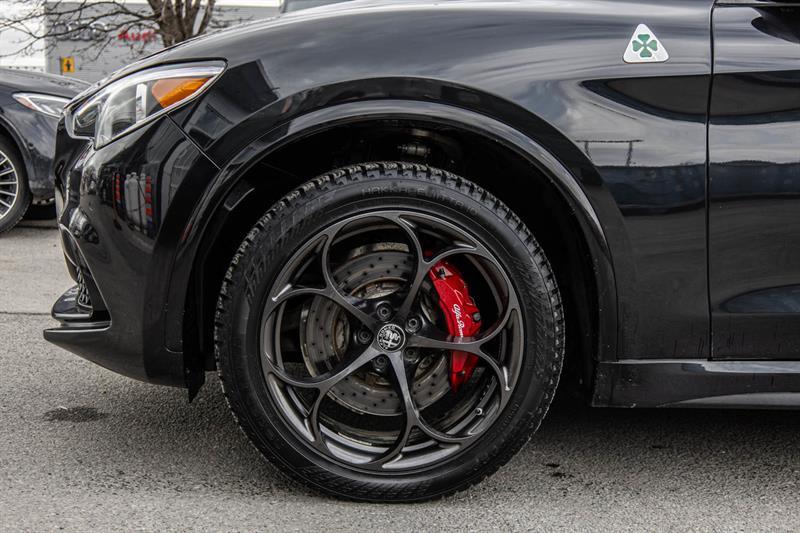 2022 Alfa Romeo Stelvio - Image 12