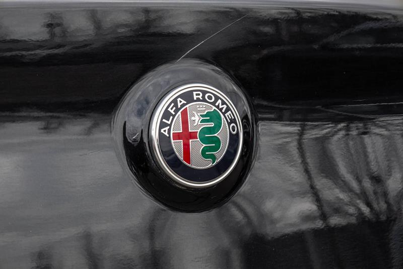 2022 Alfa Romeo Stelvio - Image 15