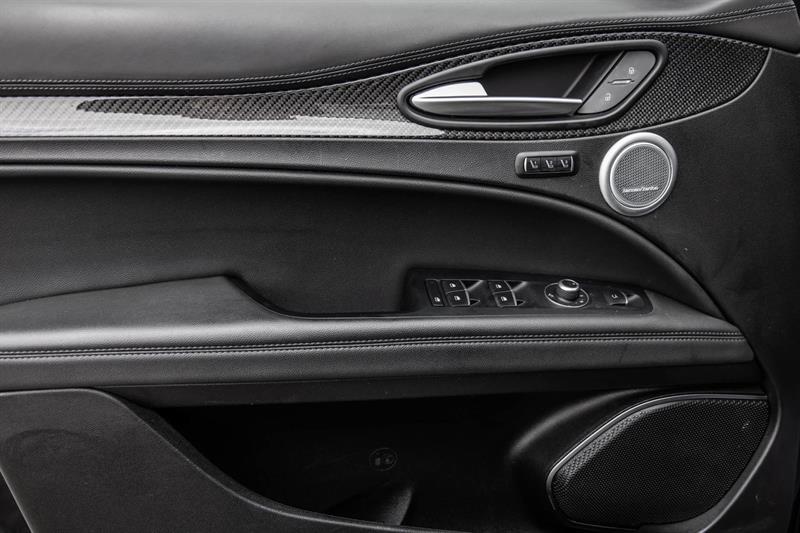 2022 Alfa Romeo Stelvio - Image 17
