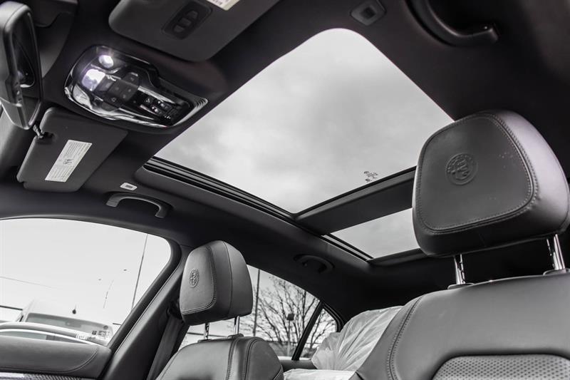 2022 Alfa Romeo Stelvio - Image 34